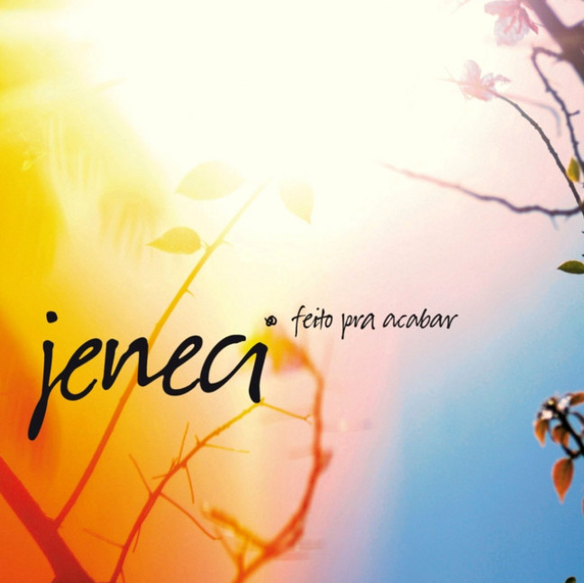 <p>Em 2010, lançou o álbum de estreia “Feito Pra Acabar”, bem recebido pela crítica, com 13 faixas, entre elas “Felicidade”, “Jardim do Éden”, “Café com Leite de Rosas”, “Quarto de Dormir” e “Pense Duas Vezes Antes de Esquecer”.</p>
