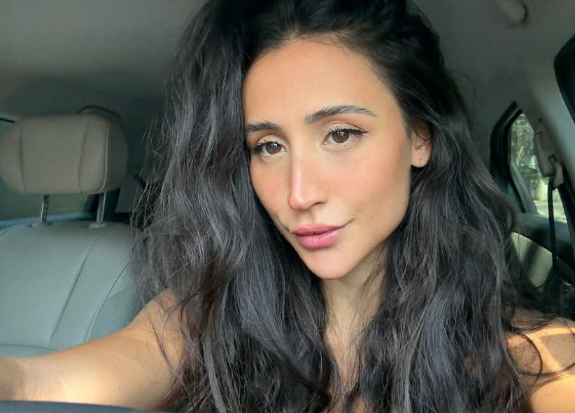 <p>Ainda em 2018, Mariana Nolasco se apresentou no â??Festival Planeta Brasilâ? para divulgar seu primeiro Ã¡lbum autoral, que contou com participaÃ§Ãµes de Rael, Mar Aberto e Pedro Pascual. No mesmo ano, a artista tambÃ©m participou da minissÃ©rie â??Dois IrmÃ£osâ?, dirigida por Luiz Fernando Carvalho e exibida pela TV Globo, alÃ©m do filme â??Ana e VitÃ³riaâ?, protagonizado pela dupla AnavitÃ³ria.</p>
