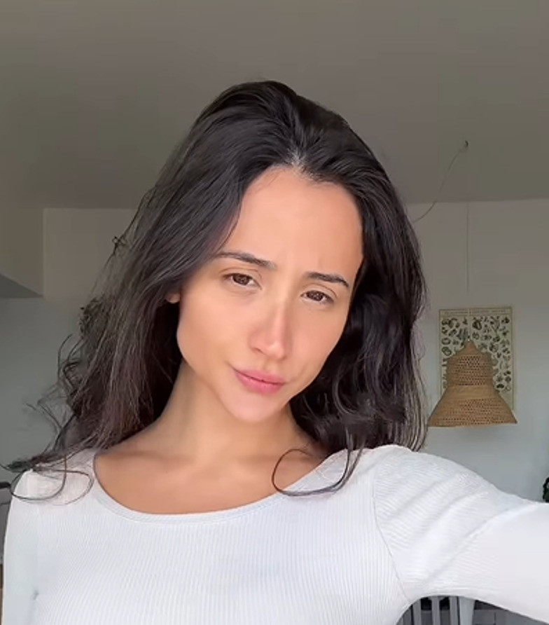 <p>Ela foi a única brasileira a participar da regravação de “We Are the World”, projeto que reuniu cantores de diferentes países conhecidos por divulgar seus trabalhos no YouTube. A gravação foi lançada em 2020, durante a pandemia de covid-19.</p>
