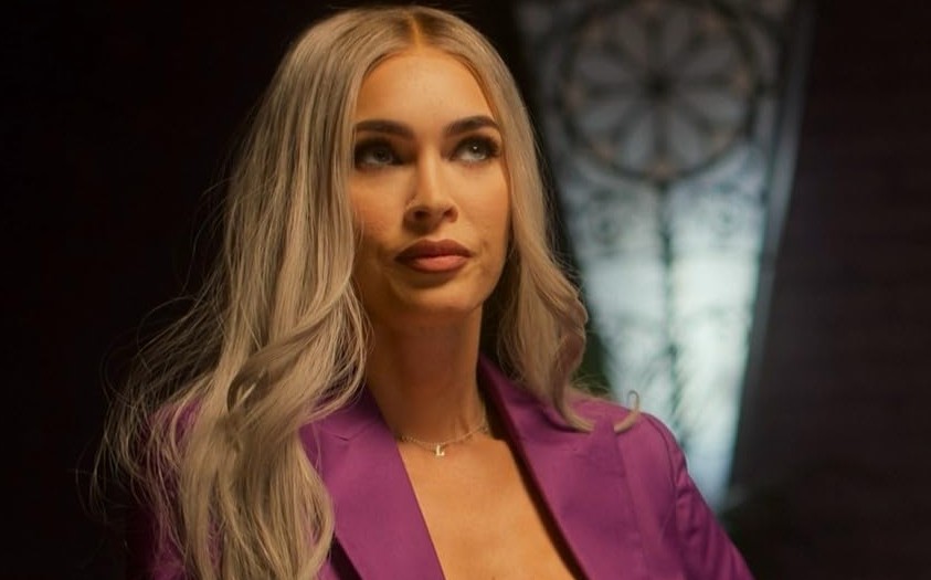 <p>Megan Fox – 2024: foi eleita Pior Atriz por “Johnny e Clyde – Parceiros no Crime”, dirigido por Tom DeNucci. No filme, ela interpreta Alana Hart, dona de um cassino envolvida com crimes e rituais. A história acompanha um casal de assassinos, Johnny e Clyde, que reúne um grupo de criminosos para assaltar um cassino de luxo, enquanto um antigo xerife busca vingança pela morte da filha.</p>

