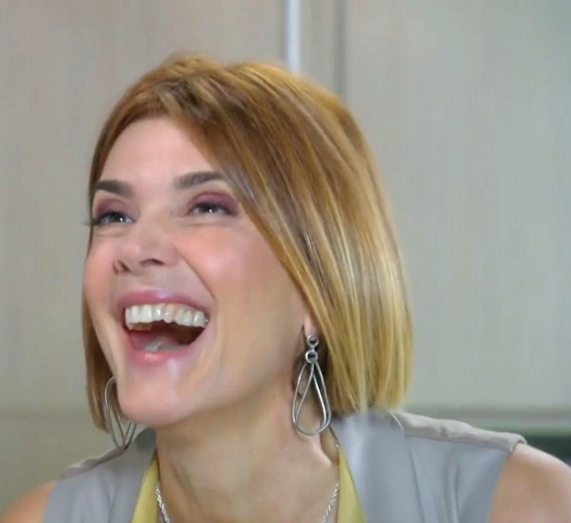 <p>Em 2009, foi para a Record, onde integrou o elenco da série “A Lei e o Crime”, no papel de Tereza, e da novela “Ribeirão do Tempo”, como Célia Santos Fernandes. Em 2012, retornou à TV Globo e participou das novelas “Cheias de Charme”, “Sangue Bom” e “Geração Brasil”.</p>
