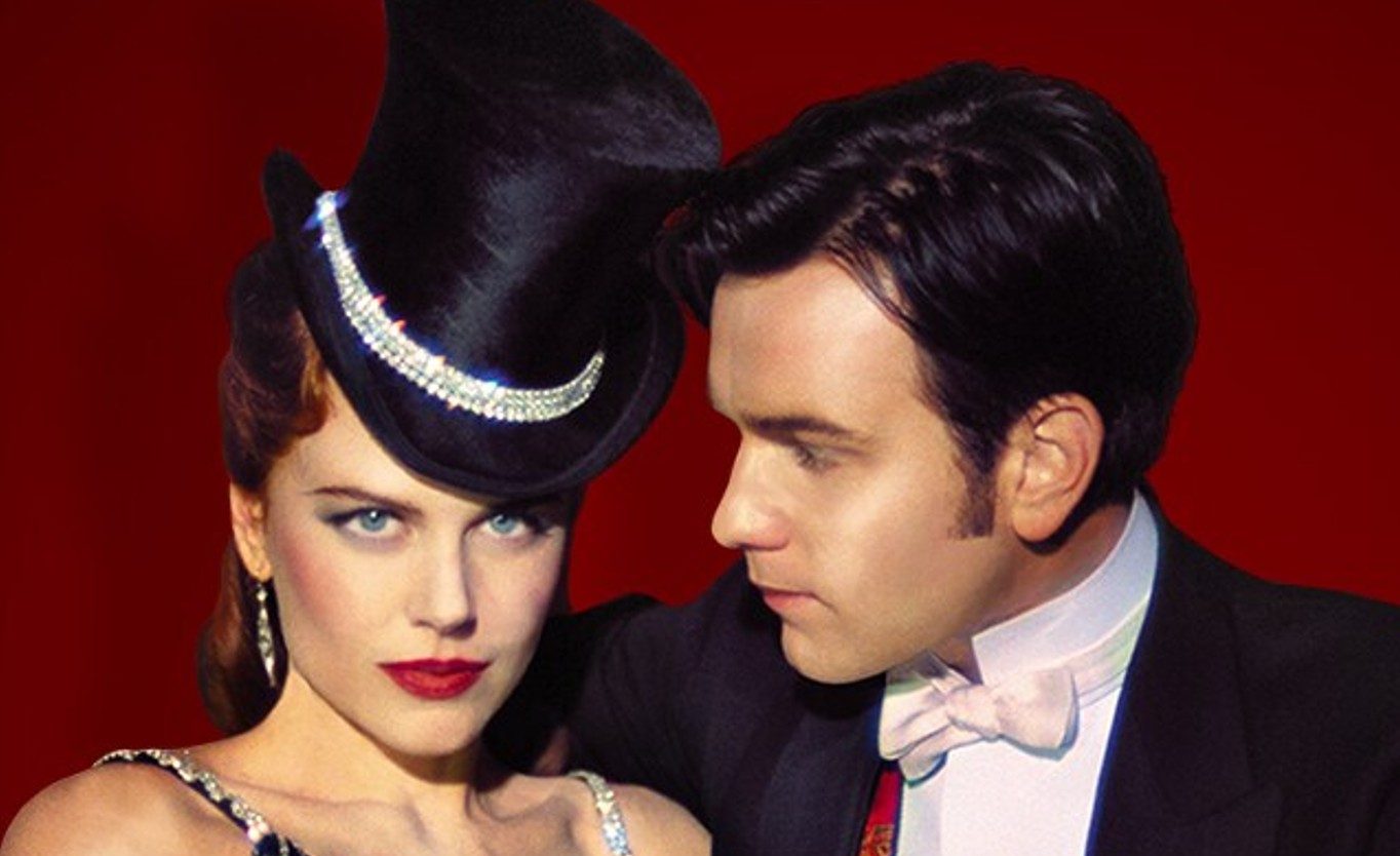<p>“Moulin Rouge!: Amor em Vermelho” estreou no Festival de Cannes de 2001, onde competiu pela Palma de Ouro, e foi lançado nos cinemas em 25 de maio de 2001 na Austrália e em 1º de junho de 2001 na América do Norte. O filme foi amplamente elogiado pela direção de Baz Luhrmann, pelas atuações do elenco, pela trilha sonora e pelo figurino.</p>
