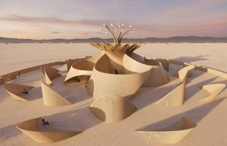 A arquitetura do templo apresenta um núcleo em formato de ampulheta que se expande em elementos que remetem a pétalas e estames, cercado por uma estrutura de madeira com oito entradas, simbolizando as fases do ciclo lunar.