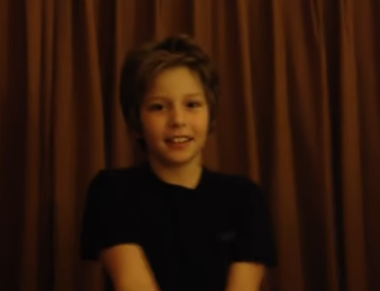 <p>Pietro começou a estudar teatro aos 12 anos, na escola O Tablado. Atualmente, cursa Artes Cênicas. Antes de estrear como ator, também teve experiências em outras áreas do meio artístico: atuou como modelo, participou de campanhas publicitárias de moda e chegou a desfilar na São Paulo Fashion Week, um dos principais eventos do setor na América Latina.</p>
