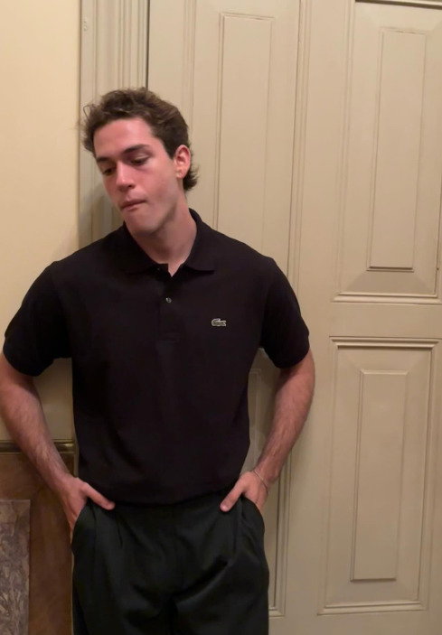 <p>Aos 20 anos, Pietro fará sua estreia em novelas, bem como, sua primeira participação na televisão. Até então, ele havia atuado apenas no teatro e no cinema. O ator foi escolhido após testes conduzidos pela diretora Amora Mautner e começará a gravar ainda neste mês. O contrato é por obra, válido apenas durante a produção da novela, prevista para terminar em janeiro de 2027.</p>
