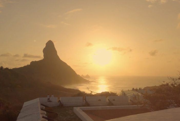 Pôr do Sol no Forte Nossa Senhora dos Remédios em Fernando de Noronha - Reprodução/YouTube Viajantes de Estação em Estação