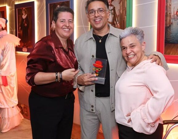 Em rara aparição, Cláudia Rodrigues prestigia o Prêmio do Humor no Rio