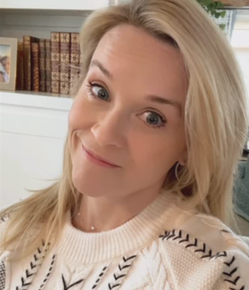 A atriz estreou no cinema em 1991 ao interpretar uma garota moleca em “No Mundo da Lua”, mas fez uma pausa na atuação três anos depois ao ingressar na Universidade de Stanford para cursar Literatura Inglesa. No entanto, decidiu abandonar a faculdade para ser atriz.
