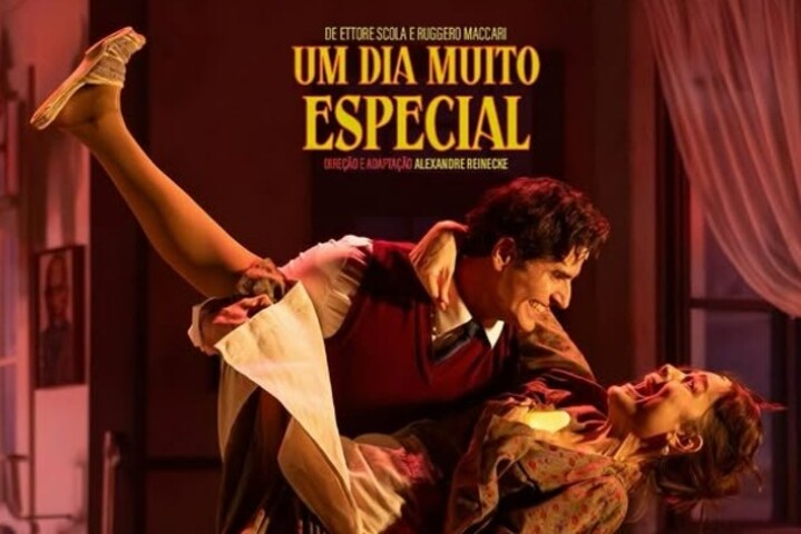 <p>A trama se passa durante uma parada militar na Itália fascista e acompanha o encontro entre um radialista gay antifascista e uma dona de casa submetida às pressões do regime.</p>
