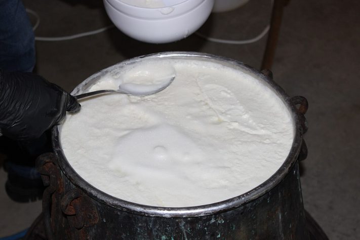 Queijo, requeijão – Wikimedia Commons/8w9d 