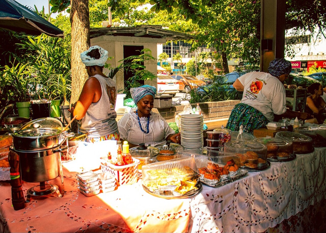 <p>Em 2005, a atividade das baianas de acarajé foi registrada como patrimônio cultural imaterial do Brasil no Livro dos Saberes do Instituto do Patrimônio Histórico e Artístico Nacional (Iphan),</p>
