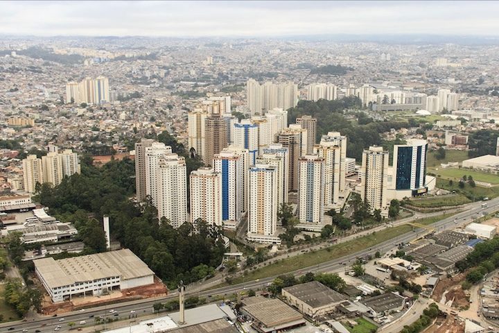 Um aspecto marcante é que todo o território municipal de Taboão da Serra é classificado como urbano, sem presença de áreas rurais, característica incomum mesmo em escala internacional.