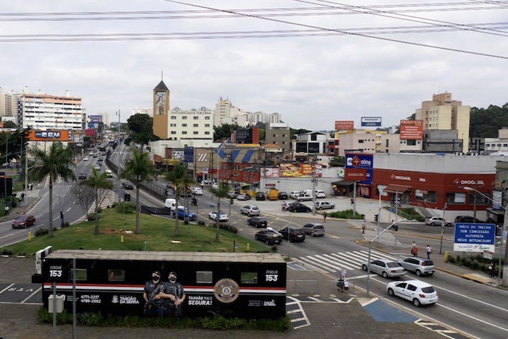 No ranking nacional de densidade, a cidade lidera uma lista composta majoritariamente por municípios paulistas e fluminenses, como Diadema (2º), com 12,7 mil habitantes por km², e São João de Meriti (3º), com 12,5 mil.