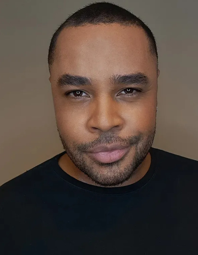 <p>O ator, então, enviou o material e foi selecionado para as audições, que reuniram cerca de 1.500 candidatos. No entanto, revelou que quase não conseguiu participar do processo devido ao cancelamento de dois voos. Ele só conseguiu realizar o teste após o diretor decidir reagendar para o outro dia.</p>
