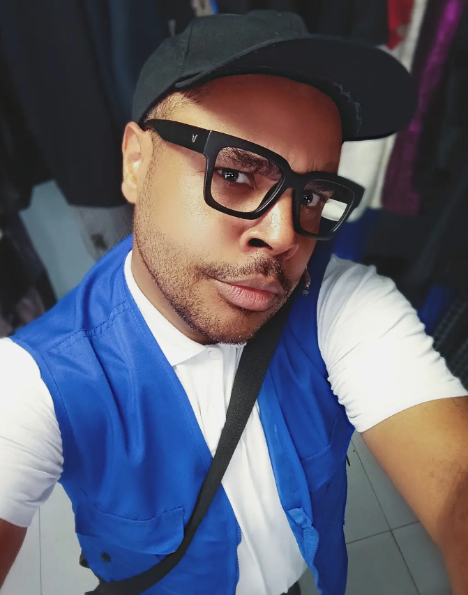 <p>Também esteve em produções como “Elvis: A Musical Revolution”, “Beetlejuice: Os Fantasmas Se Divertem” e “Chatô – O Rei do Brasil”, além do infantil “Encanto”. Na televisão, integrou o elenco de apoio da novela “Segundo Sol”, da TV Globo.</p>
