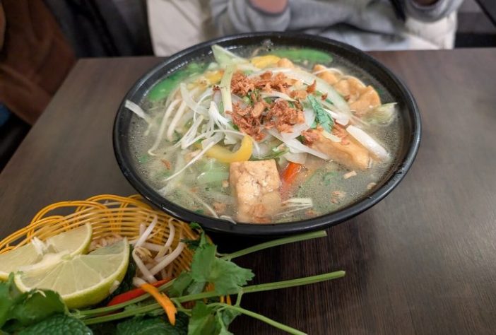 Phở, prato tradicional vietnamita - Wikimedia Commons/Andy Li