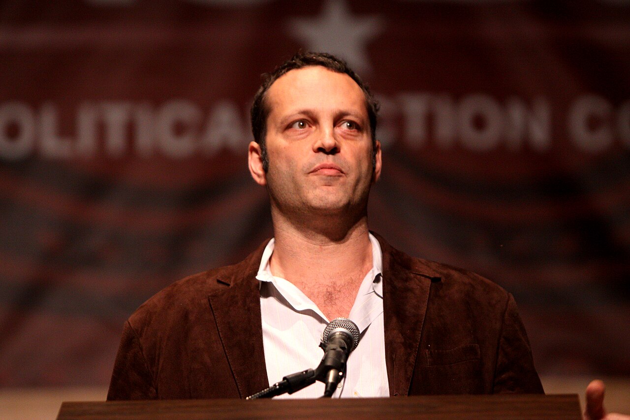 Em 1989, começou a fazer participações menores em séries de TV e chegou a ser considerado para o papel de Joey em 