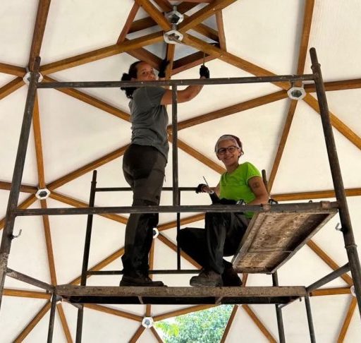 Segundo informações do site Campo Grande News, o primeiro esboço foi feito de forma improvisada em um guardanapo, dando início a uma busca por alternativas arquitetônicas inovadoras.