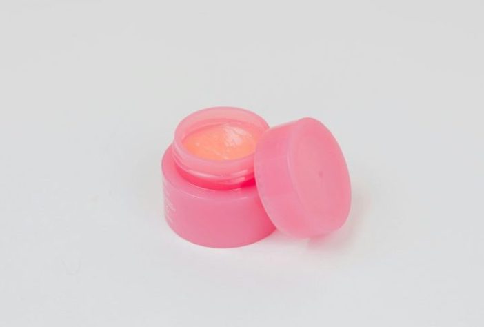 Creme, pomada, lanolina - Diana Polekhina/Unsplash