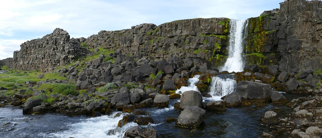 Thingvellir tornou-se parque nacional em 1928, descrito como “santuário nacional protegido”. Em 2004, foi reconhecido como Patrimônio Mundial da UNESCO, garantindo sua preservação como herança cultural e natural.