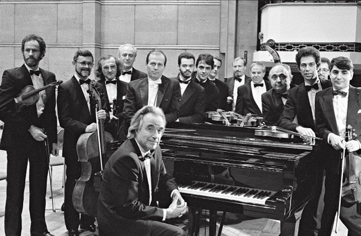 <p>Martins falou sobre a iniciativa, falando sobre o preconceito contra instrumentistas mais velhos. “Esses profissionais estão sendo substituídos por jovens nas orquestras e, ainda que tratem o instrumento como ímã, ficam um pouco sem objetivo na carreira”, disse.</p>
