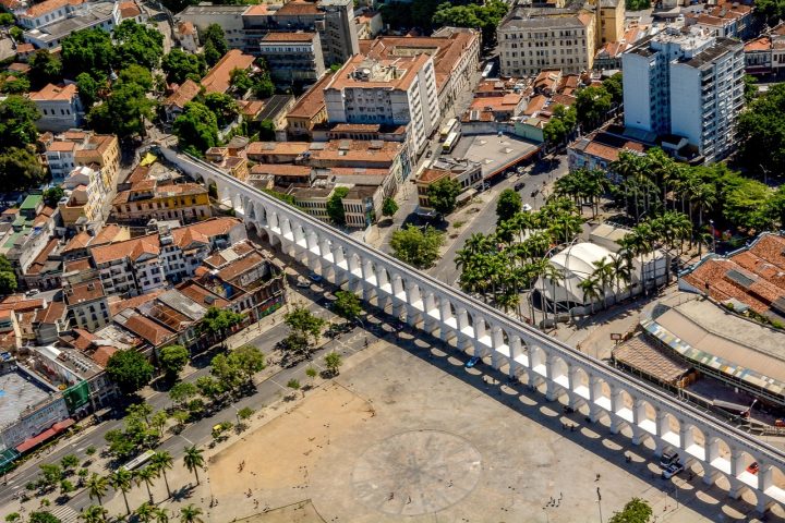 Para se ter uma ideia, dados do Observatório do Turismo Carioca, vinculado à Secretaria Municipal de Turismo, indicam que a Lapa ocupou a sétima posição entre os locais mais visitados por turistas brasileiros e estrangeiros em 2025, com mais de 7,4 milhões de visitantes.