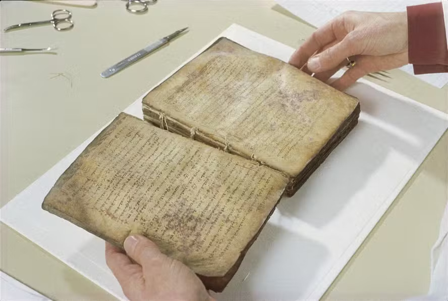 A recente descoberta da folha 123 do Palimpsesto de Arquimedes reacendeu o interesse pelos pensadores da Grécia. Esse achado mostra como a matemática e a filosofia da Antiguidade ainda dialogam com a ciência moderna, convidando-nos a revisitar os grandes nomes que moldaram o pensamento ocidental. -  (crédito: Divulgação Museu de Belas Artes de Blois/Flickr)