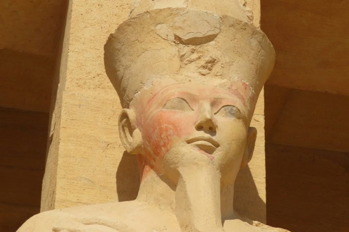 Hatshepsut foi uma das figuras mais fascinantes e poderosas do Egito Antigo, governando como faraó durante a 18ª Dinastia, no período do Novo Império. Conheça sua história! -  (crédito: M abnodey/Unsplash)