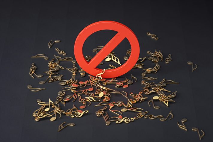 Domínio público, direito autoral - 愚木混株 Yumu/Unsplash