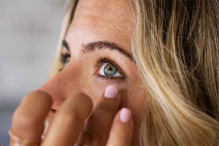 Como tirar ciscos do olho - Imagem Freepik