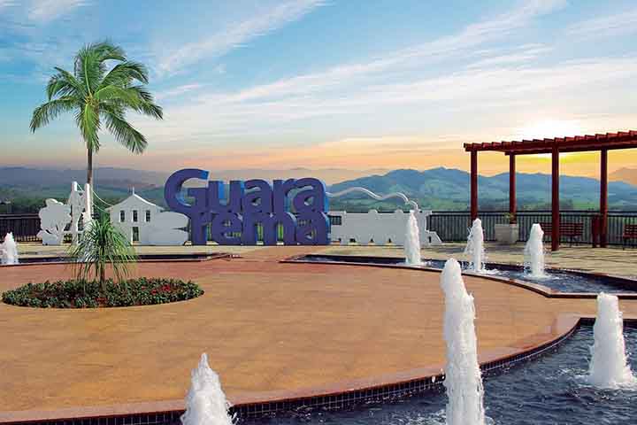 Guararema conserva um ritmo tranquilo, valoriza suas construções históricas e proporciona ao visitante um respiro diante da correria das grandes cidades. A curta distância da capital evidencia esse contraste, provando que nem sempre é preciso ir longe para viver experiências marcantes.