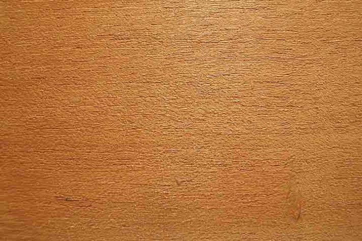 Madeiras com baixa aderência ao verniz 