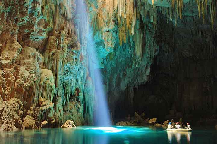 Abismo Anhumas - Bonito (Mato Grosso do Sul) - Caio Vilela/Wikimédia Commons