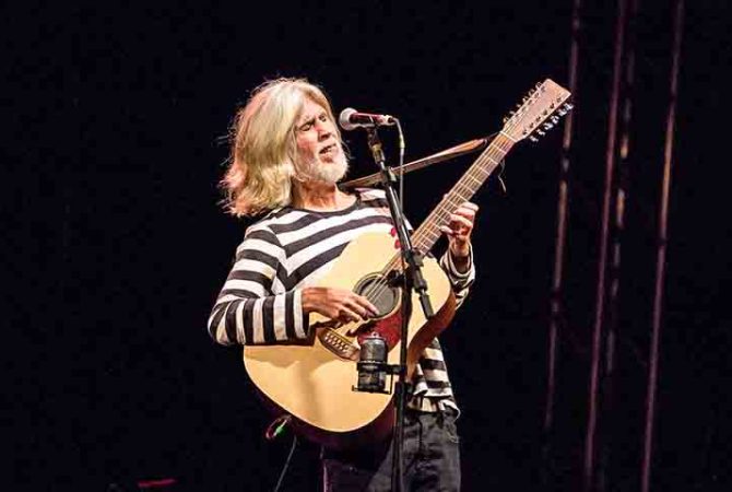 Oswaldo Montenegro chega aos 70 anos com turnê ‘A Dança dos Signos’