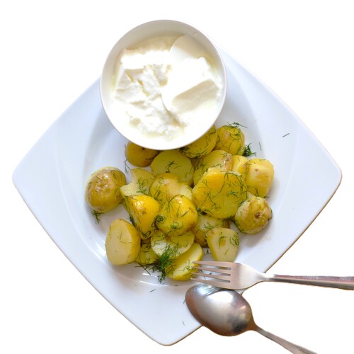 Na Estônia, o suurpiim é consumido em casa, em escolas e até em eventos comunitários. Ele simboliza hábitos compartilhados e a continuidade de costumes antigos. Sua presença cotidiana reforça o papel da bebida como parte da identidade nacional. Ele é consumido também como acompanhamento de refeições. A combinação com batatas é clássica. 