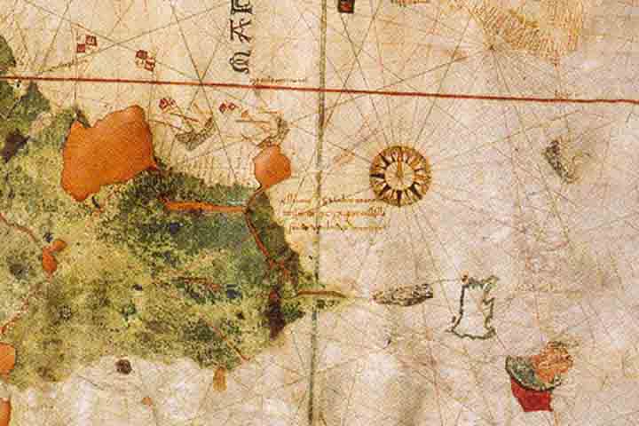 Além disso, há indícios de que outros navegadores europeus possam ter se aproximado da costa brasileira antes de 1500, embora sem registros documentais tão consistentes quanto os atribuídos a Pinzón. Esse conjunto de possibilidades reforça a ideia de que o chamado “descobrimento” não foi um evento isolado, mas parte de um processo mais amplo de exploração marítima europeia no final do século 15 e início do 16.
