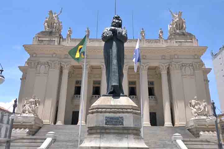 Estátua de Tiradentes, no Palácio Tiradentes, antiga Câmara dos Deputados, ex Assembleia Legislativa do Estado da Guanabara, e ex Assembleia Legislativa do Estado do Rio de Janeiro recentemente - Reprodução do Youtube Canal TV ALERJ