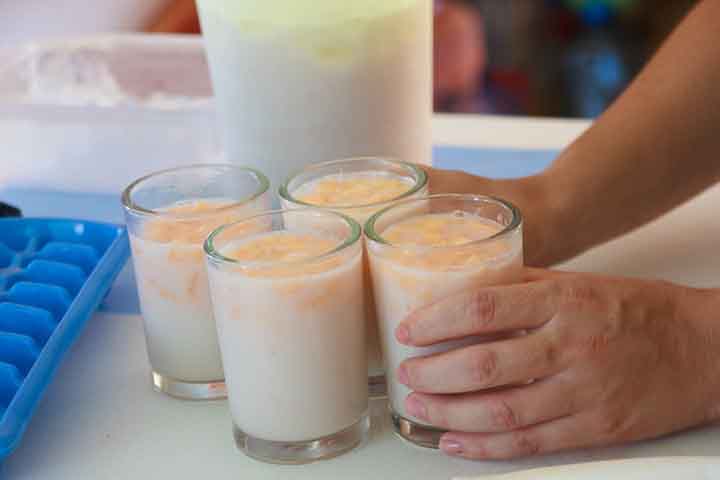 A origem da horchata remonta à região de Valência, na Espanha, onde surgiu a “horchata de chufa”. Ela é preparada a partir da chufa, um pequeno tubérculo também conhecido como tiririca-doce (Cyperus esculentus). 
