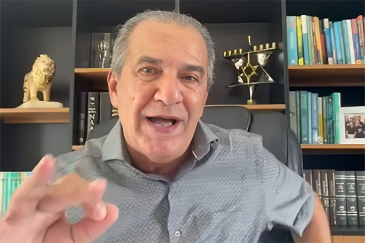 Procurado pelo Metrópoles, Malafaia reagiu com ironia à iniciativa judicial, alegando que foi apenas um entre muitos críticos que se manifestaram nas redes sociais e questionando a escolha de Moura em direcionar a ação especificamente contra ele. 