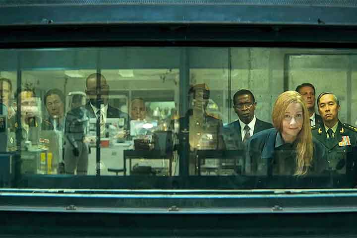 A produção é assinada por Amy Pascal, conhecida por projetos ligados ao universo “Homem-Aranha”, ao lado de Aditya Sood. Além de Ryan Gosling, o elenco tem como destaque a atriz alemã Sandra Huller, de “Anatomia de uma Queda”. 
