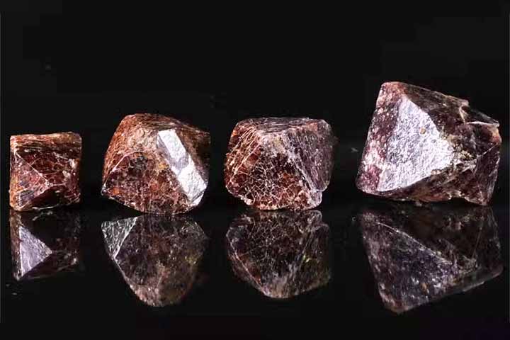 Do ponto de vista da geologia, o Domo de Araguainha é considerado um laboratório natural de grande valor científico. A estrutura apresenta evidências típicas de impactos meteoríticos, como cones de estilhaçamento, quartzo chocado e brechas de impacto, que são materiais formados sob pressões extremas que não ocorrem em processos geológicos comuns. 
