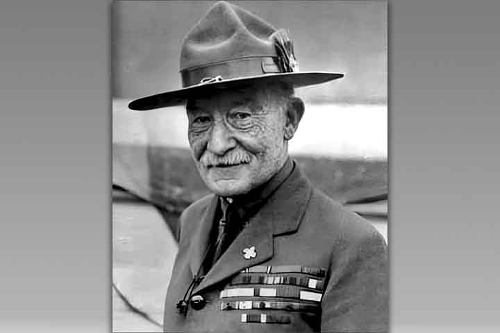 A ideia ganhou força rapidamente após a publicação do livro “Scouting for Boys” (“Escotismo para Rapazes”, em português), um manual escrito por Powell que sistematizou os princípios do movimento e se espalhou por diversos países, consolidando o escotismo como uma proposta educacional não formal voltada ao desenvolvimento integral da juventude. Desde sua origem, o escotismo foi concebido não como uma extensão do ambiente militar, mas como um modelo educativo que aproveita elementos como disciplin