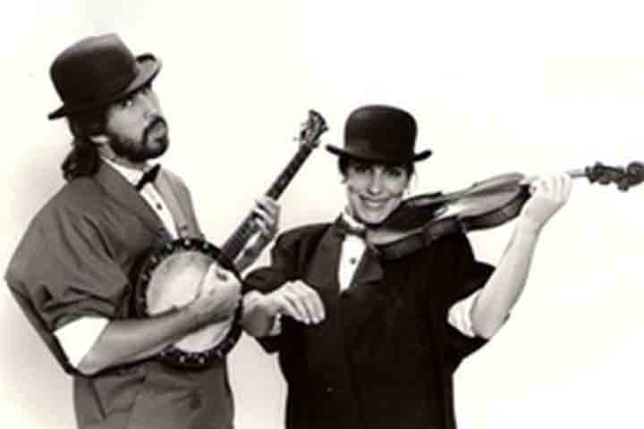 Após um retorno a Brasília, onde montou um espetáculo musical que revelou as cantoras Zélia Duncan e Cássia Eller. Em 1982, lançou o musical “A Dança dos Signos”, o grande sucesso de sua carreira e que ficou em cartaz por mais de uma década e transformou-se em álbum. 

