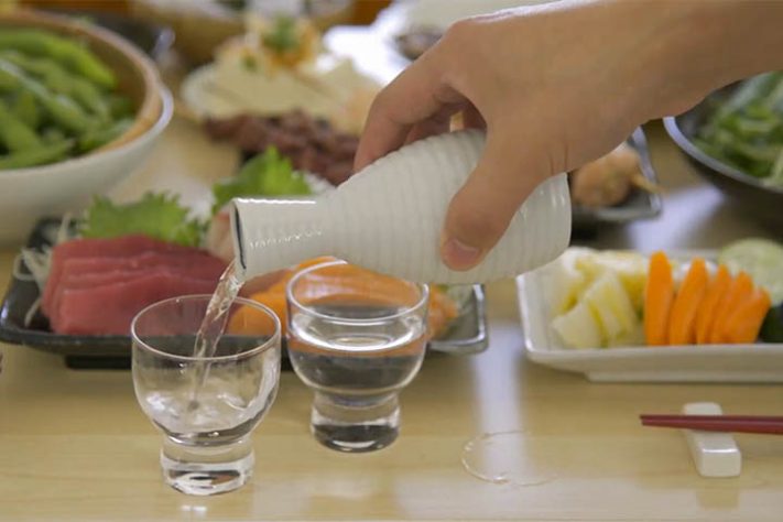 Saquê, a tradicional bebida alcoólica japonesa