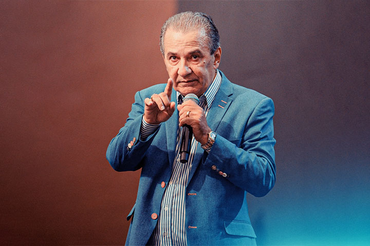 “Wagner Moura! Para esse artista cretino, governo bom é dar aumento de 18 reais para professores e 18 bilhões para o que eles chamam de cultura. Na verdade, é compra de consciência e propaganda de governo. Você está morando no lugar errado, ao invés de EUA, vai morar em Cuba, seu esquerdista de araque”, escreveu Silas Malafaia na ocasião.
