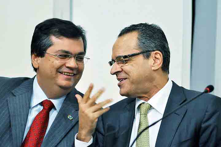 Sua transição para a vida política ocorreu em meados dos anos 2000, quando decidiu deixar a magistratura para disputar cargos eletivos. Em 2006, filiado ao PCdoB, foi eleito deputado federal pelo Maranhão, iniciando uma nova fase de sua trajetória. Posteriormente, também exerceu a presidência da Empresa Brasileira de Turismo (Embratur), durante o primeiro mandato da presidente Dilma Rousseff, ampliando sua experiência na gestão pública.
