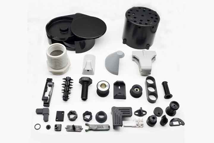 O nylon é empregado em peças de motores, engrenagens e componentes internos de veículos. Sua resistência ao calor e ao desgaste prolonga a eficiência dos sistemas mecânicos. Além disso, reduz peso em comparação a metais, contribuindo para economia de combustível. Essa aplicação mostra como o nylon também impacta a sustentabilidade no setor automotivo.