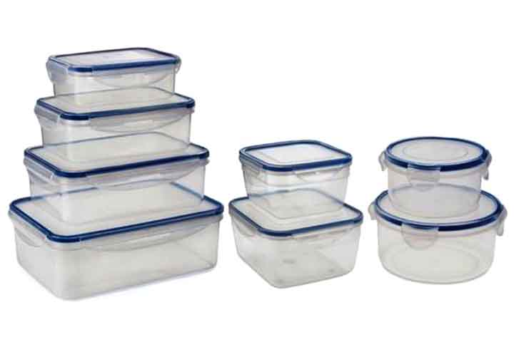 O PP (Polipropileno) é usado em potes, tampas e fibras têxteis, sendo resistente ao calor e versátil. Sua reciclabilidade é razoável, mas ainda enfrenta barreiras logísticas, conectando inovação tecnológica à gestão de resíduos. O crescimento do uso em embalagens reforça a necessidade de soluções circulares.