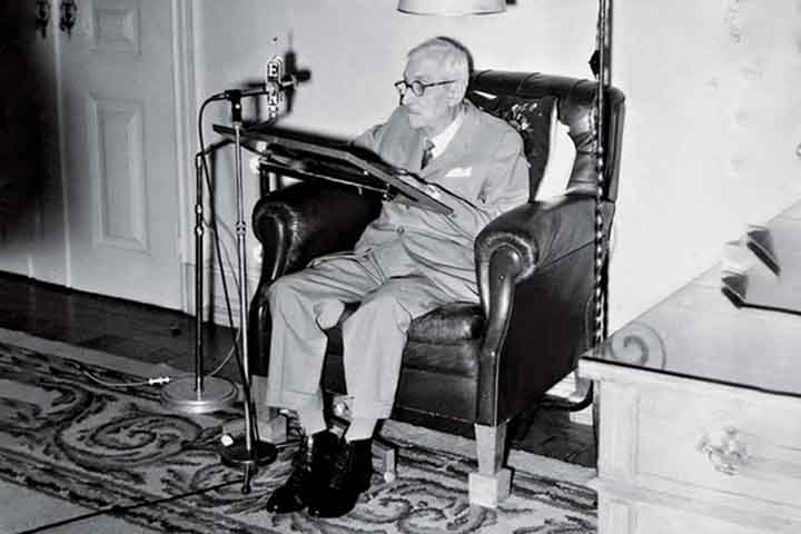 Em 1968, a trajetória de Salazar no poder chegou ao fim após um acidente doméstico que comprometeu sua saúde. Ele foi substituído por Marcelo Caetano. Porém, de acordo com estudiosos do período, não foi informado de que fora retirado do cargo. 
