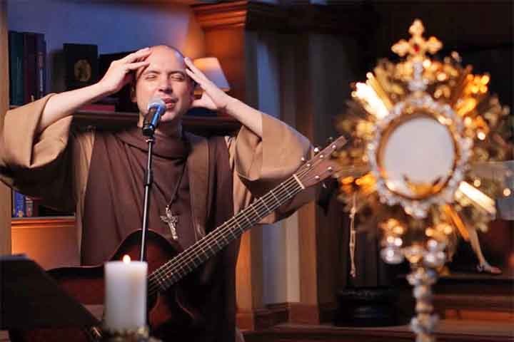 Frei Gilson, frade carmelita, sacerdote católico e cantor brasileiro - Reprodução do Instagram @freigilson_somdomonte